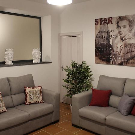 Zisa Home Ai Cantieri Culturali-Facile Posteggio In Strada No Ticket Palermo Exteriör bild