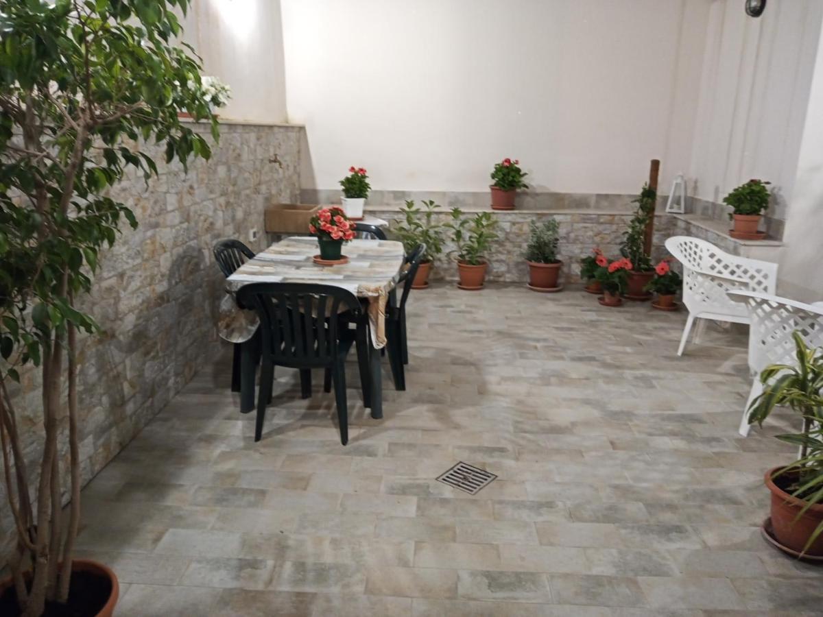 Zisa Home Ai Cantieri Culturali-Facile Posteggio In Strada No Ticket Palermo Exteriör bild