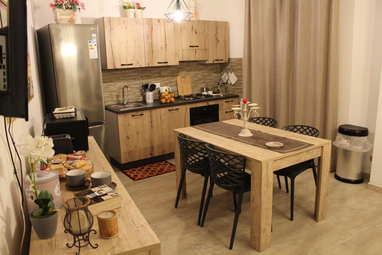 Zisa Home Ai Cantieri Culturali-Facile Posteggio In Strada No Ticket Palermo Exteriör bild